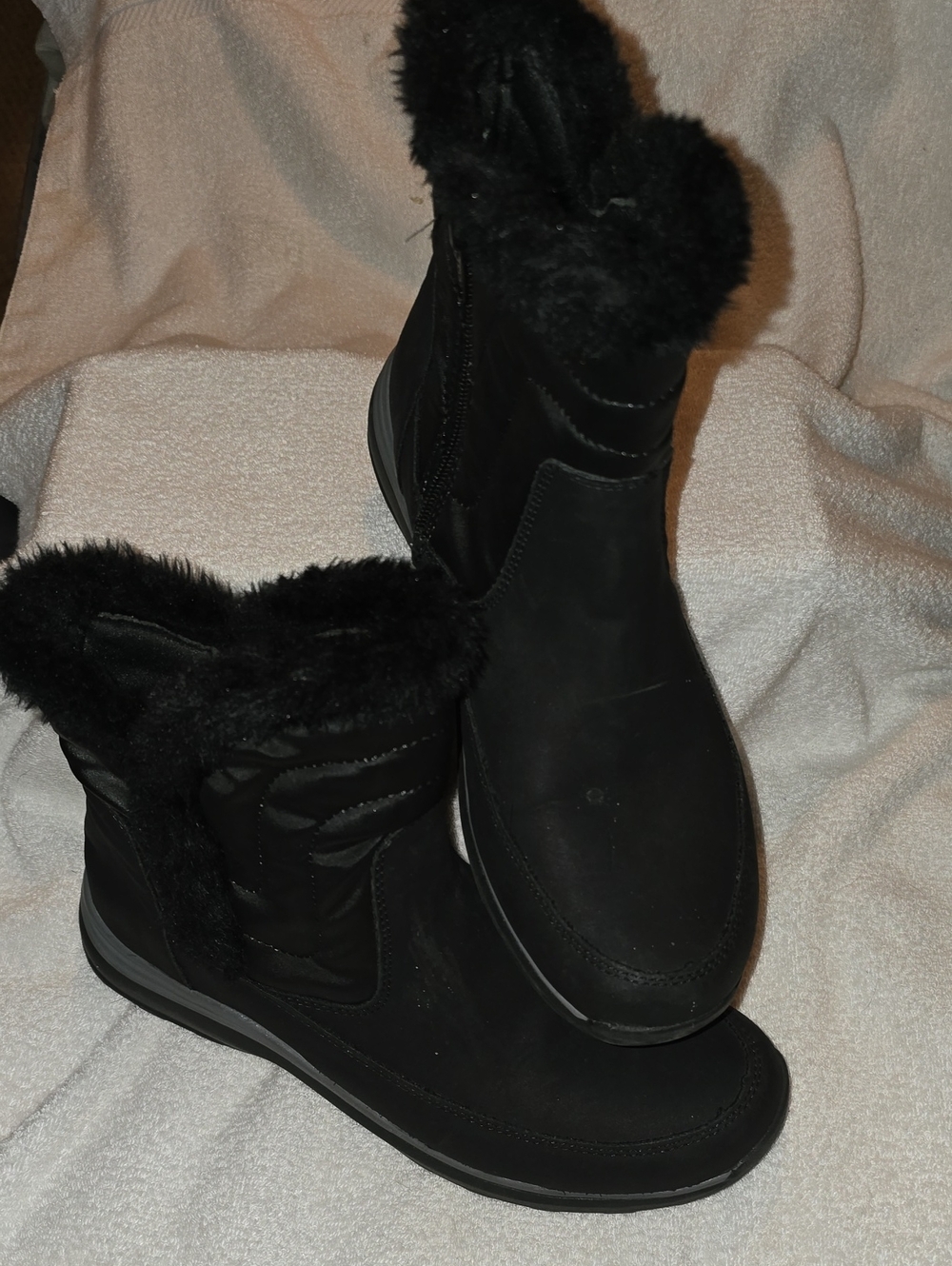 Baretraps Black Quilted Waterproof Winter Boots Faux Fur Zipper Ankle Booties 10